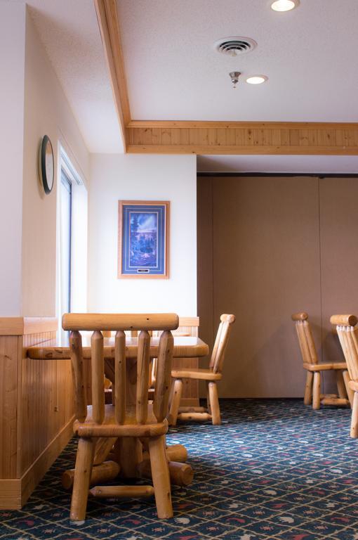 White Oak Inn And Suites Deer River ภายนอก รูปภาพ
