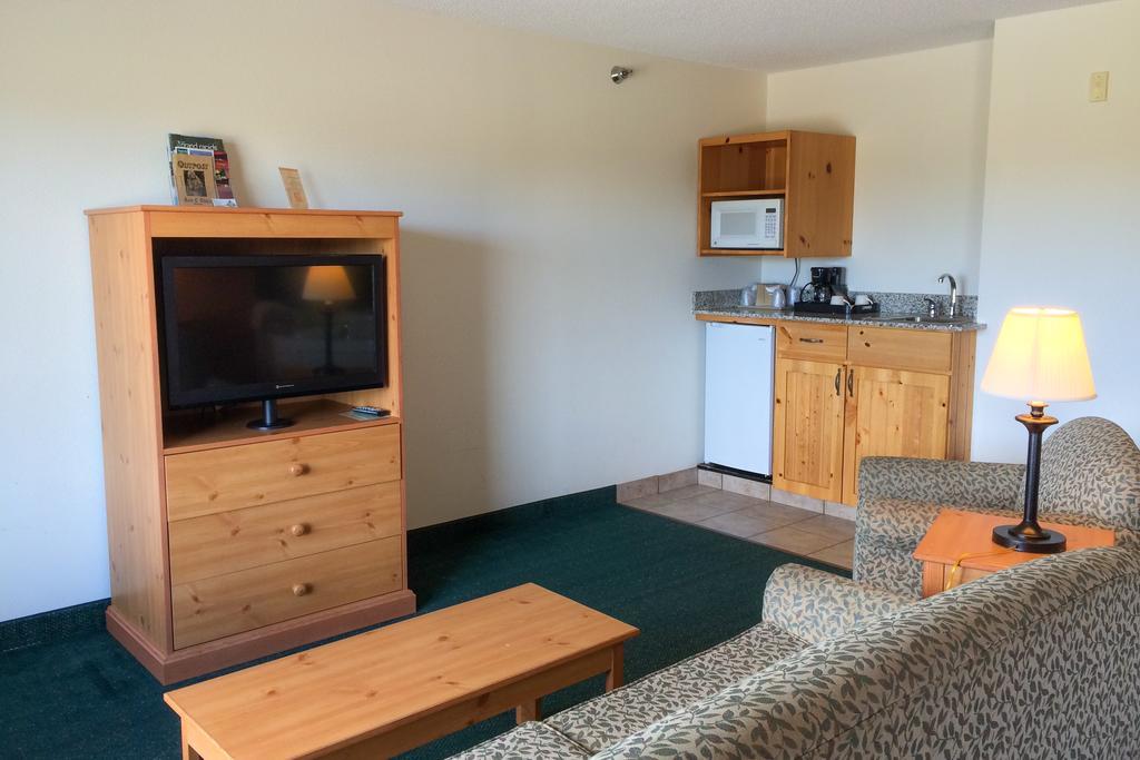 White Oak Inn And Suites Deer River ภายนอก รูปภาพ