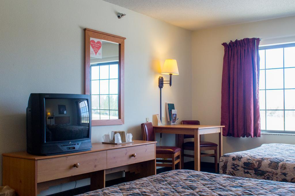 White Oak Inn And Suites Deer River ภายนอก รูปภาพ