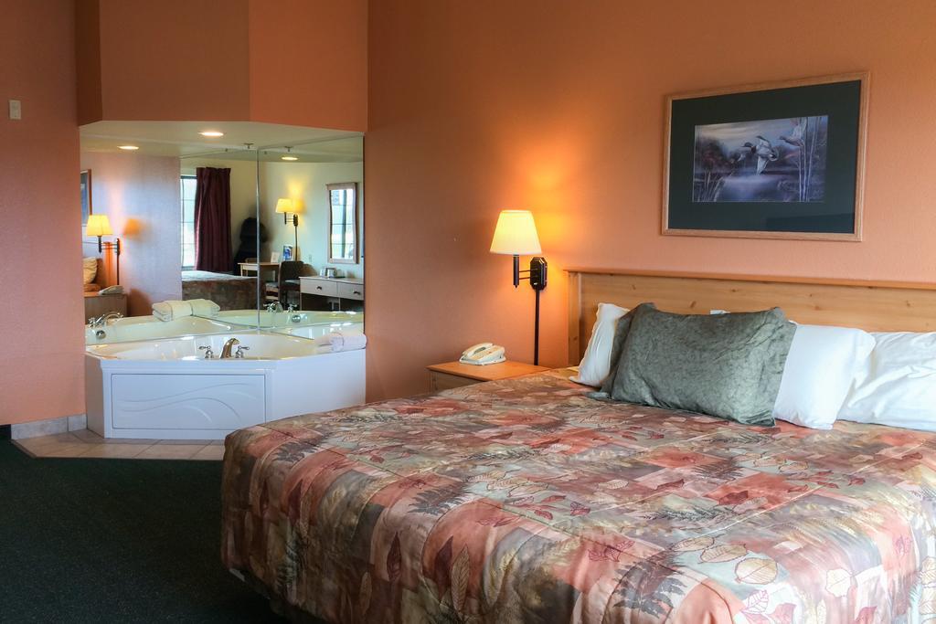 White Oak Inn And Suites Deer River ภายนอก รูปภาพ