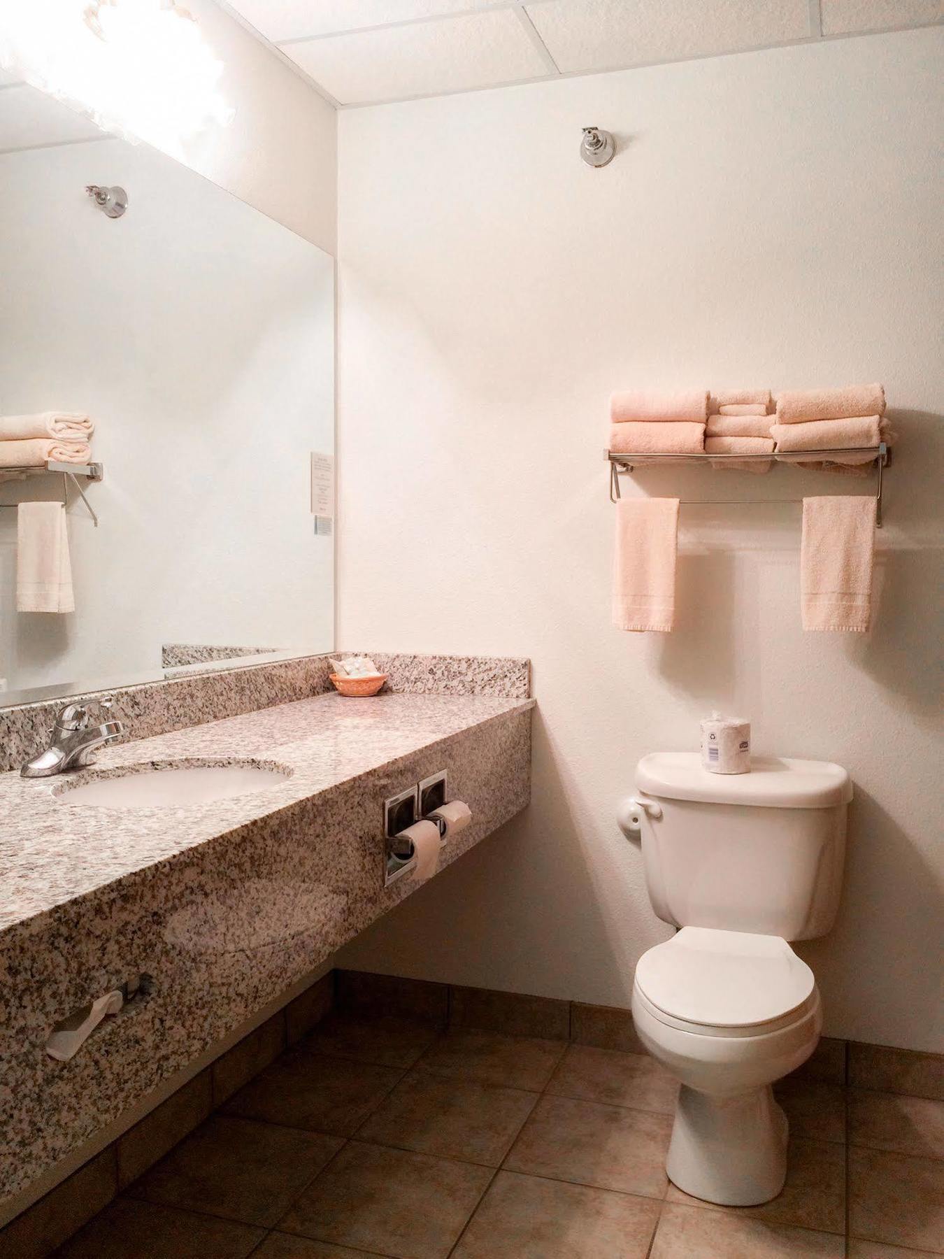 White Oak Inn And Suites Deer River ภายนอก รูปภาพ