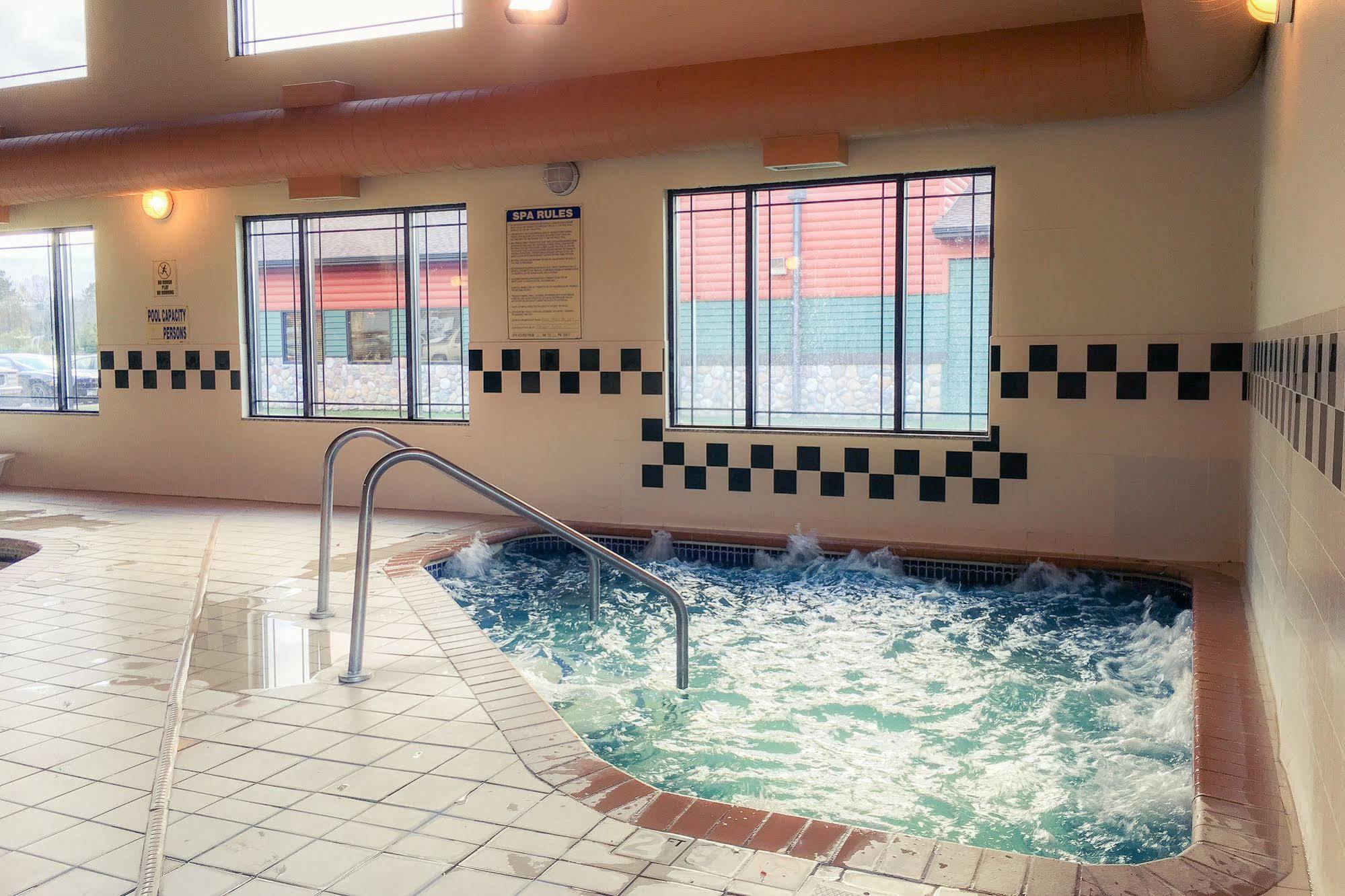 White Oak Inn And Suites Deer River ภายนอก รูปภาพ
