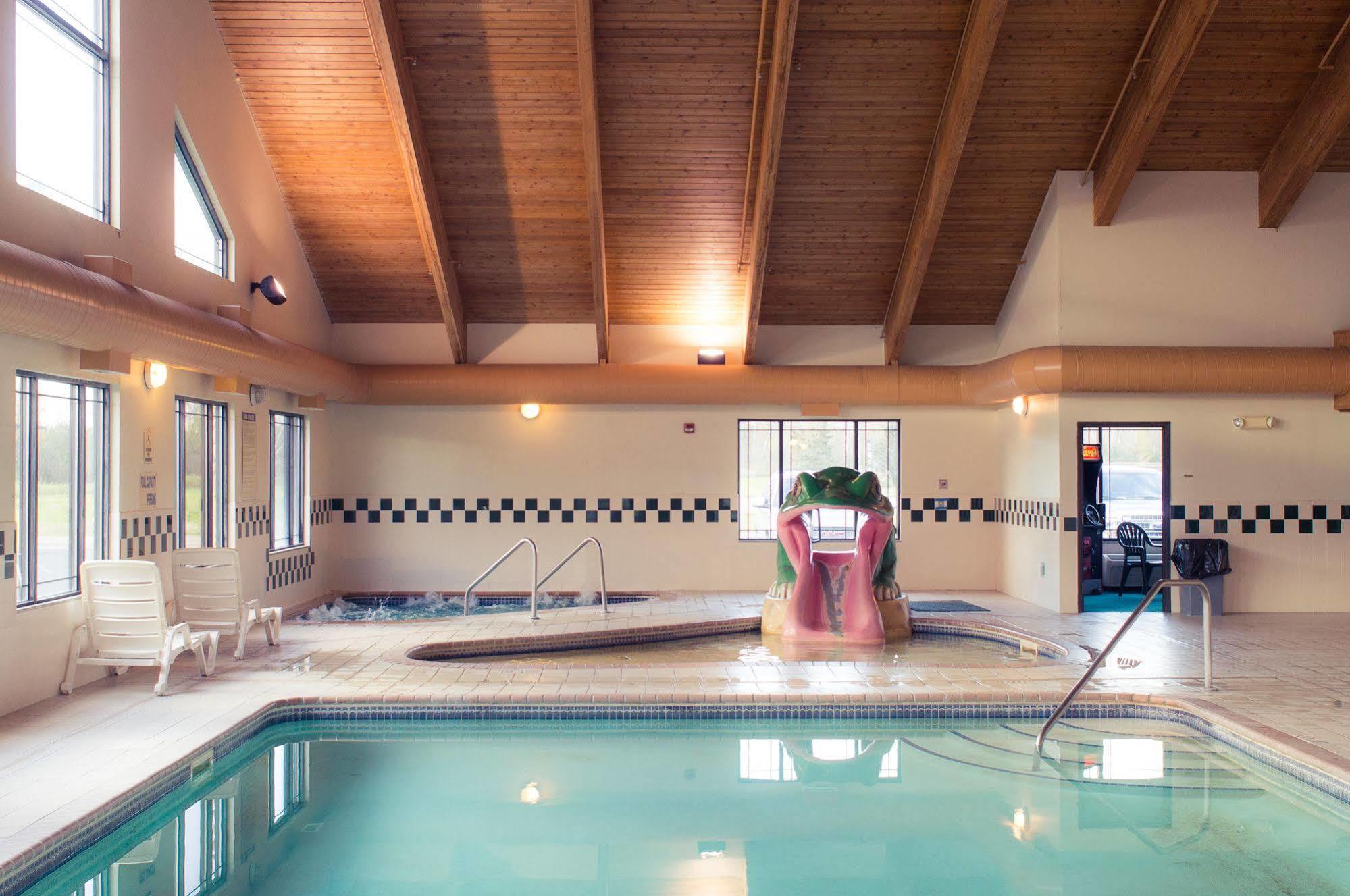 White Oak Inn And Suites Deer River ภายนอก รูปภาพ