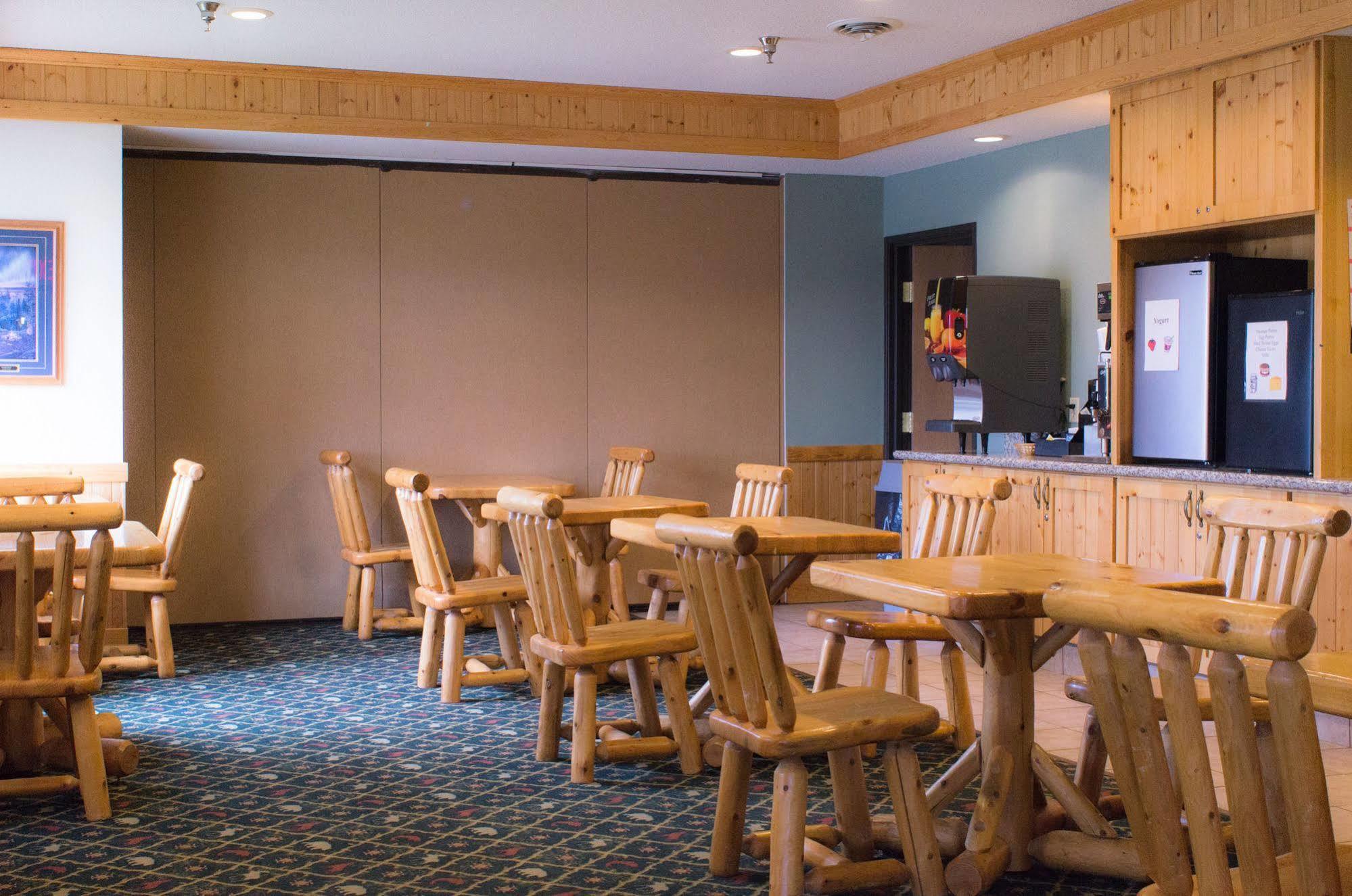 White Oak Inn And Suites Deer River ภายนอก รูปภาพ